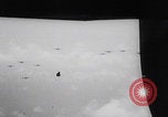 Standbild Friedhöfe der US-Armee im Pazifik im Zweiten Weltkrieg Pazifisches Theater, 1944, aus Sekunde 24 historischem Filmmaterial Videoclip 65675080317