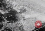 Standbild Friedhöfe der US-Armee im Pazifik im Zweiten Weltkrieg Pazifisches Theater, 1944, aus Sekunde 37 historischem Filmmaterial Videoclip 65675080317