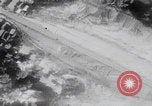 Standbild Friedhöfe der US-Armee im Pazifik im Zweiten Weltkrieg Pazifisches Theater, 1944, aus Sekunde 39 historischem Filmmaterial Videoclip 65675080317