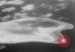 Standbild Friedhöfe der US-Armee im Pazifik im Zweiten Weltkrieg Pazifisches Theater, 1944, aus Sekunde 51 historischem Filmmaterial Videoclip 65675080317