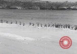 Standbild Ingenieure der US-Armee reparieren Flugplatz Saipan Nördliche Marianen, 1944, aus Sekunde 19 historischem Filmmaterial Videoclip 65675080320