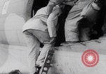 Standbild Ingenieure der US-Armee reparieren Flugplatz Saipan Nördliche Marianen, 1944, aus Sekunde 34 historischem Filmmaterial Videoclip 65675080320