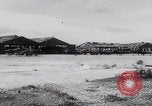 Standbild Ingenieure der US-Armee reparieren Flugplatz Saipan Nördliche Marianen, 1944, aus Sekunde 48 historischem Filmmaterial Videoclip 65675080320