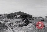 Standbild Ingenieure der US-Armee reparieren Flugplatz Saipan Nördliche Marianen, 1944, aus Sekunde 54 historischem Filmmaterial Videoclip 65675080320