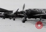 Standbild Ingenieure der US-Armee reparieren Flugplatz Saipan Nördliche Marianen, 1944, aus Sekunde 59 historischem Filmmaterial Videoclip 65675080320