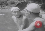 Standbild Japanische Jungen schwimmen Japan, 1937, aus Sekunde 4 historischem Filmmaterial Videoclip 65675080322