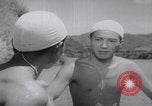 Standbild Japanische Jungen schwimmen Japan, 1937, aus Sekunde 13 historischem Filmmaterial Videoclip 65675080322