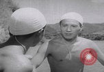 Standbild Japanische Jungen schwimmen Japan, 1937, aus Sekunde 15 historischem Filmmaterial Videoclip 65675080322