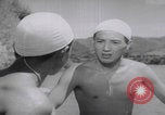 Standbild Japanische Jungen schwimmen Japan, 1937, aus Sekunde 16 historischem Filmmaterial Videoclip 65675080322