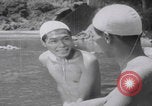 Standbild Japanische Jungen schwimmen Japan, 1937, aus Sekunde 17 historischem Filmmaterial Videoclip 65675080322