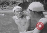 Standbild Japanische Jungen schwimmen Japan, 1937, aus Sekunde 21 historischem Filmmaterial Videoclip 65675080322