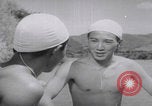 Standbild Japanische Jungen schwimmen Japan, 1937, aus Sekunde 27 historischem Filmmaterial Videoclip 65675080322