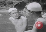 Standbild Japanische Jungen schwimmen Japan, 1937, aus Sekunde 28 historischem Filmmaterial Videoclip 65675080322