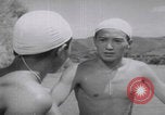 Standbild Japanische Jungen schwimmen Japan, 1937, aus Sekunde 32 historischem Filmmaterial Videoclip 65675080322