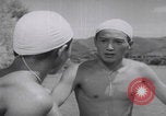 Standbild Japanische Jungen schwimmen Japan, 1937, aus Sekunde 35 historischem Filmmaterial Videoclip 65675080322