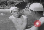 Standbild Japanische Jungen schwimmen Japan, 1937, aus Sekunde 40 historischem Filmmaterial Videoclip 65675080322