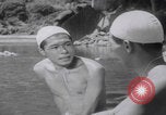 Standbild Japanische Jungen schwimmen Japan, 1937, aus Sekunde 41 historischem Filmmaterial Videoclip 65675080322