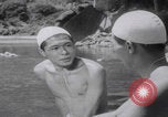 Standbild Japanische Jungen schwimmen Japan, 1937, aus Sekunde 42 historischem Filmmaterial Videoclip 65675080322
