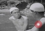 Standbild Japanische Jungen schwimmen Japan, 1937, aus Sekunde 43 historischem Filmmaterial Videoclip 65675080322