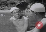 Standbild Japanische Jungen schwimmen Japan, 1937, aus Sekunde 45 historischem Filmmaterial Videoclip 65675080322