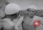 Standbild Japanische Jungen schwimmen Japan, 1937, aus Sekunde 46 historischem Filmmaterial Videoclip 65675080322