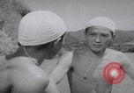 Standbild Japanische Jungen schwimmen Japan, 1937, aus Sekunde 47 historischem Filmmaterial Videoclip 65675080322