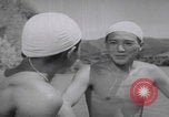 Standbild Japanische Jungen schwimmen Japan, 1937, aus Sekunde 48 historischem Filmmaterial Videoclip 65675080322