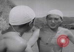 Standbild Japanische Jungen schwimmen Japan, 1937, aus Sekunde 49 historischem Filmmaterial Videoclip 65675080322