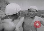 Standbild Japanische Jungen schwimmen Japan, 1937, aus Sekunde 51 historischem Filmmaterial Videoclip 65675080322