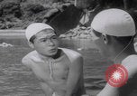 Standbild Japanische Jungen schwimmen Japan, 1937, aus Sekunde 59 historischem Filmmaterial Videoclip 65675080322