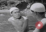 Standbild Japanische Jungen schwimmen Japan, 1937, aus Sekunde 61 historischem Filmmaterial Videoclip 65675080322
