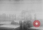 Standbild Bau einer Pontonbrücke der Bundeswehr Limburg Niederlande, 1940, aus Sekunde 1 historischem Filmmaterial Videoclip 65675080333