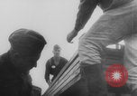 Standbild Bau einer Pontonbrücke der Bundeswehr Limburg Niederlande, 1940, aus Sekunde 6 historischem Filmmaterial Videoclip 65675080333