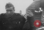 Standbild Bau einer Pontonbrücke der Bundeswehr Limburg Niederlande, 1940, aus Sekunde 7 historischem Filmmaterial Videoclip 65675080333
