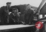 Standbild Bau einer Pontonbrücke der Bundeswehr Limburg Niederlande, 1940, aus Sekunde 9 historischem Filmmaterial Videoclip 65675080333