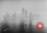 Standbild Bau einer Pontonbrücke der Bundeswehr Limburg Niederlande, 1940, aus Sekunde 11 historischem Filmmaterial Videoclip 65675080333