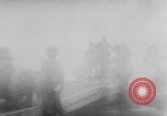 Standbild Bau einer Pontonbrücke der Bundeswehr Limburg Niederlande, 1940, aus Sekunde 17 historischem Filmmaterial Videoclip 65675080333