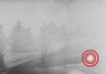Standbild Bau einer Pontonbrücke der Bundeswehr Limburg Niederlande, 1940, aus Sekunde 20 historischem Filmmaterial Videoclip 65675080333