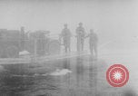 Standbild Bau einer Pontonbrücke der Bundeswehr Limburg Niederlande, 1940, aus Sekunde 23 historischem Filmmaterial Videoclip 65675080333