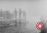 Standbild Bau einer Pontonbrücke der Bundeswehr Limburg Niederlande, 1940, aus Sekunde 24 historischem Filmmaterial Videoclip 65675080333