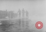 Standbild Bau einer Pontonbrücke der Bundeswehr Limburg Niederlande, 1940, aus Sekunde 26 historischem Filmmaterial Videoclip 65675080333