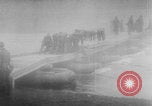 Standbild Bau einer Pontonbrücke der Bundeswehr Limburg Niederlande, 1940, aus Sekunde 27 historischem Filmmaterial Videoclip 65675080333