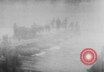Standbild Bau einer Pontonbrücke der Bundeswehr Limburg Niederlande, 1940, aus Sekunde 30 historischem Filmmaterial Videoclip 65675080333