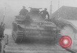 Standbild Bau einer Pontonbrücke der Bundeswehr Limburg Niederlande, 1940, aus Sekunde 32 historischem Filmmaterial Videoclip 65675080333