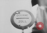 Standbild Bau einer Pontonbrücke der Bundeswehr Limburg Niederlande, 1940, aus Sekunde 34 historischem Filmmaterial Videoclip 65675080333