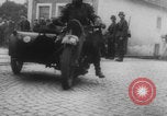 Standbild Bau einer Pontonbrücke der Bundeswehr Limburg Niederlande, 1940, aus Sekunde 46 historischem Filmmaterial Videoclip 65675080333