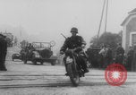 Standbild Bau einer Pontonbrücke der Bundeswehr Limburg Niederlande, 1940, aus Sekunde 49 historischem Filmmaterial Videoclip 65675080333