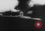 Standbild Bau einer Pontonbrücke der Bundeswehr Limburg Niederlande, 1940, aus Sekunde 54 historischem Filmmaterial Videoclip 65675080333