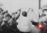 Standbild Bau einer Pontonbrücke der Bundeswehr Limburg Niederlande, 1940, aus Sekunde 57 historischem Filmmaterial Videoclip 65675080333