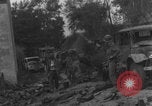 Standbild Chambois deutsches Fahrzeugwrack Chambois Frankreich, 1944, aus Sekunde 29 historischem Filmmaterial Videoclip 65675080334